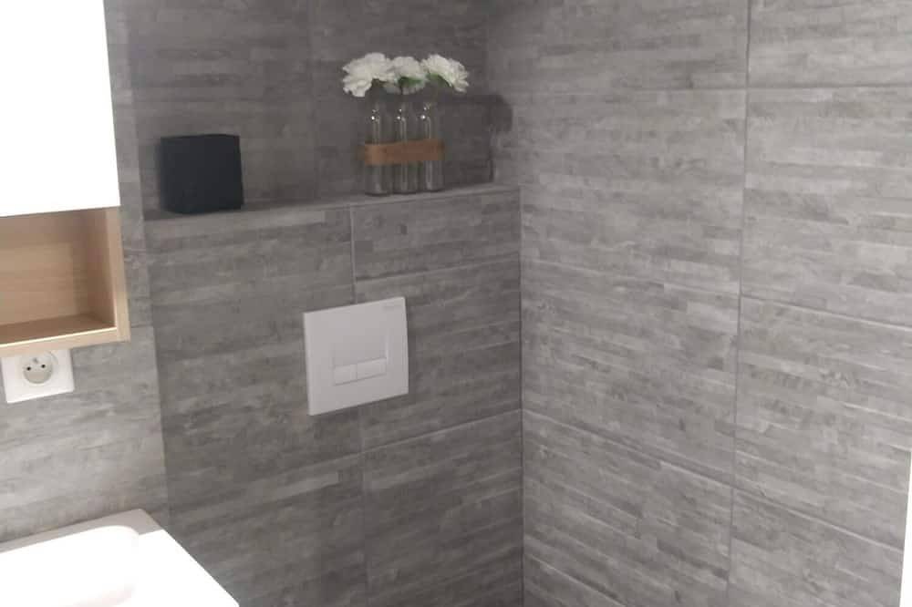 Entire apartment, Beachfront studio with pool. in Châtelaillon-Plage, La Rochelle region