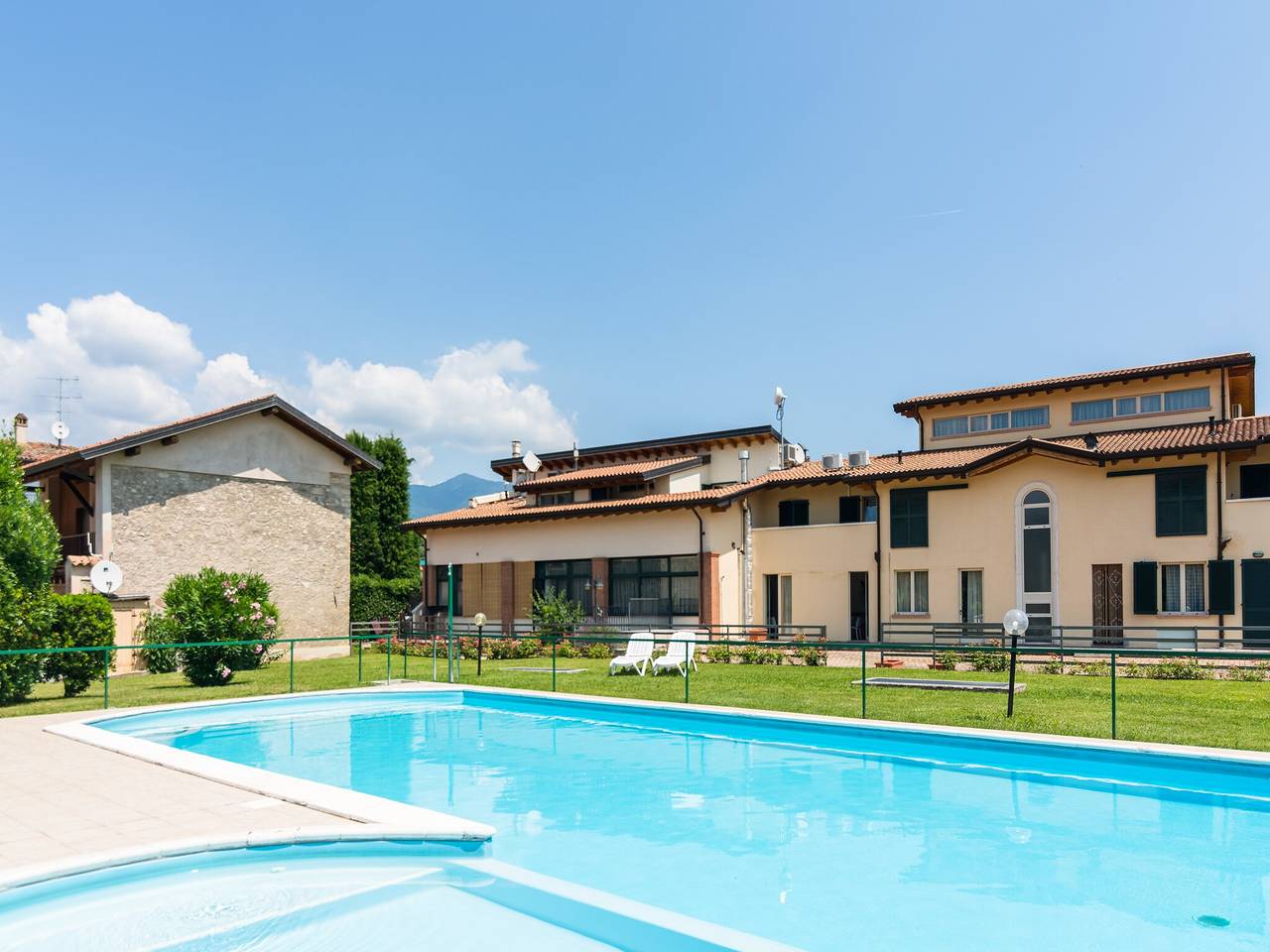 Appartement moderne à Salo avec piscine in Salò, Montagnes autour du lac de Garde