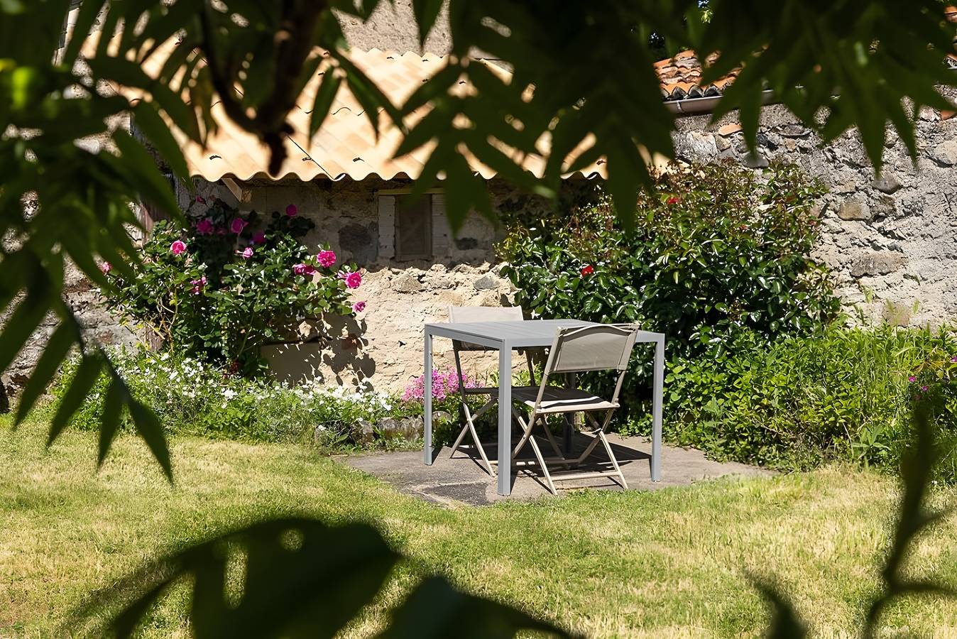 Gîte La Traverse: privé terras, eigen tuin en Wi-Fi in Persac in Persac, Vienne
