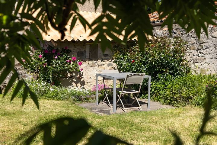 Gîte La Traverse: Private Terrasse, eigener Garten und Wlan in Persac in Persac, Vienne