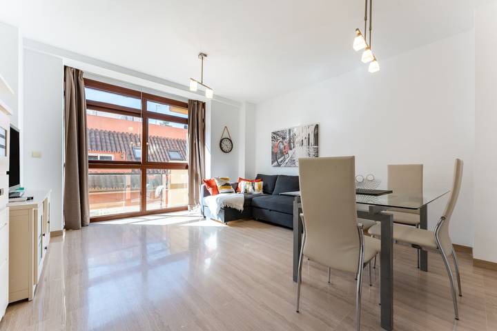 Geheel appartement, Strandappartement met uitzicht op de bergen, balkon & Wifi in Fuengirola Centre, Fuengirola