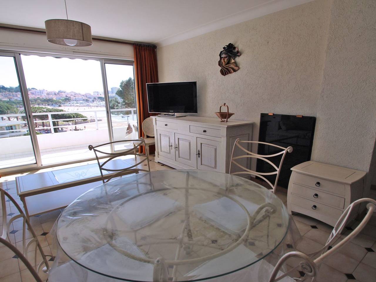 Entire apartment, Mit Blick auf das Wasser in Sainte-Maxime, Mediterranean Coast (France)