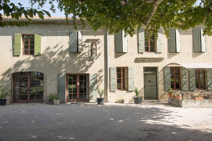 Location de vacances pour 5 personnes, avec vue ainsi que piscine et jardin à Le Pontet - 2