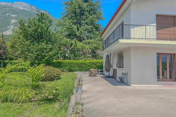 Location de vacances pour 6 personnes, avec jardin, animaux acceptés à Saint-Ismier