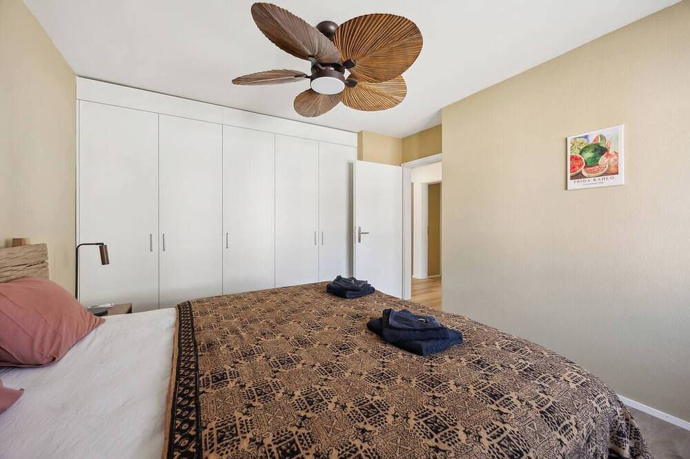 Entire apartment, Chic 2Br in Oerlikon - Near Zurich City (203-16) in Zurich, Zurich Prealps