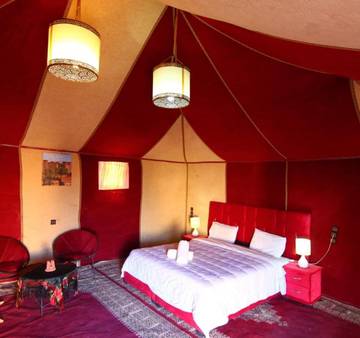 Cottage pour 2 personnes, avec piscine et vue ainsi que vue sur le lac et balcon, adapté aux familles dans Merzouga
