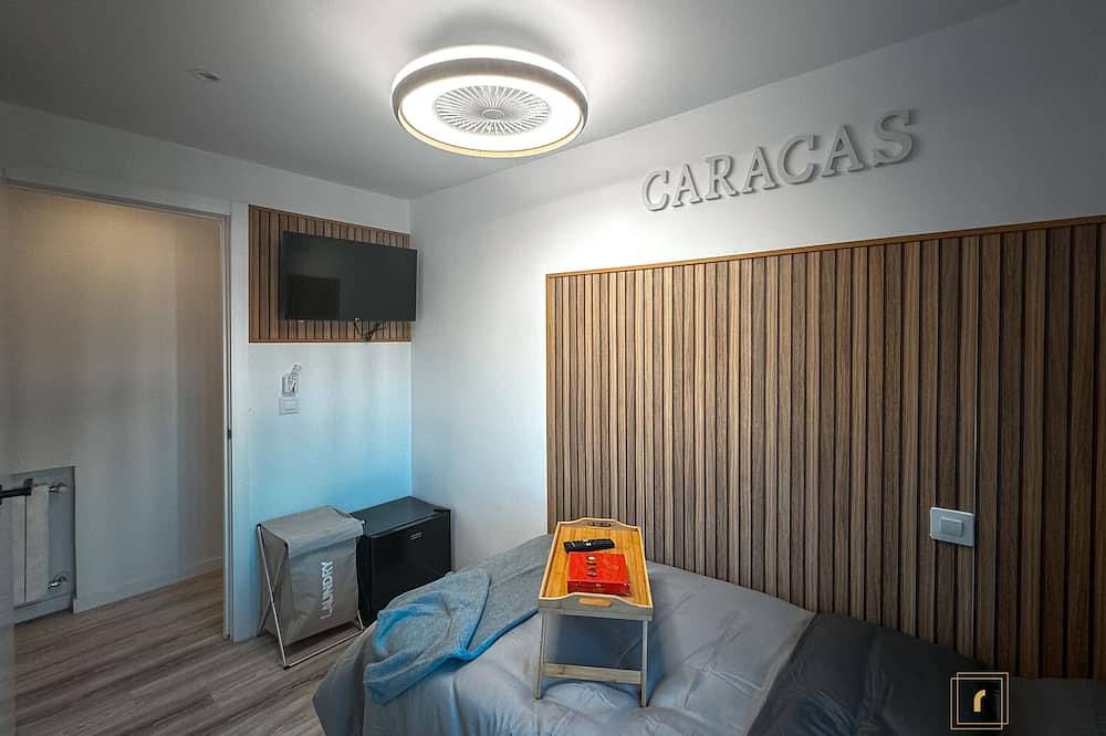 Caracas: perfect room to live and share in Madrid in Madrid, Madrid Province