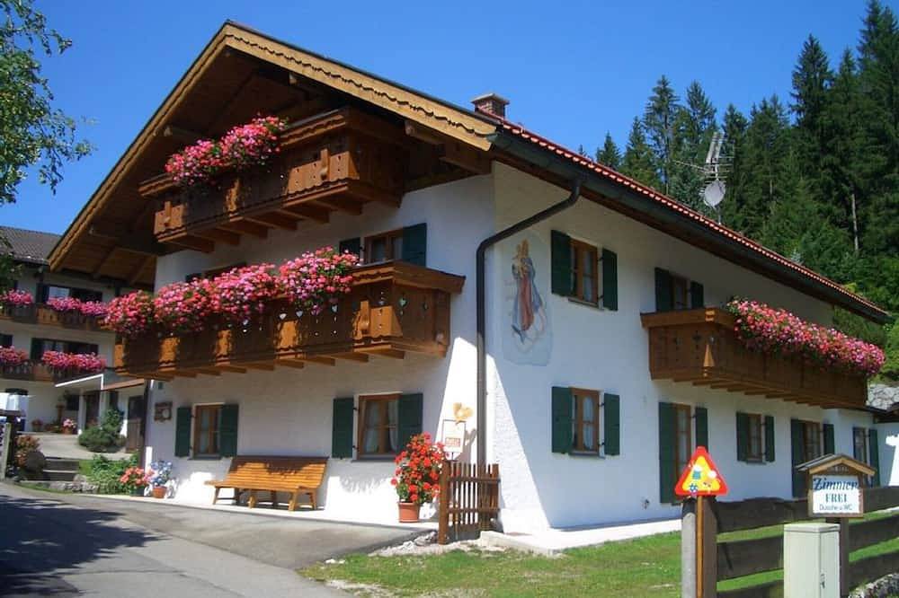 Ganze Wohnung, Alpspitze für 3 Personen und Ausblick zur Zugspitze in Grainau, Eibsee