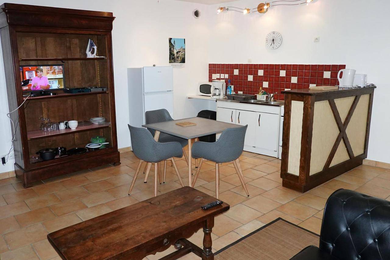 Appartement entier, Two-Bedroom Apartment in Bourbon-Lancy, Région de Charolles