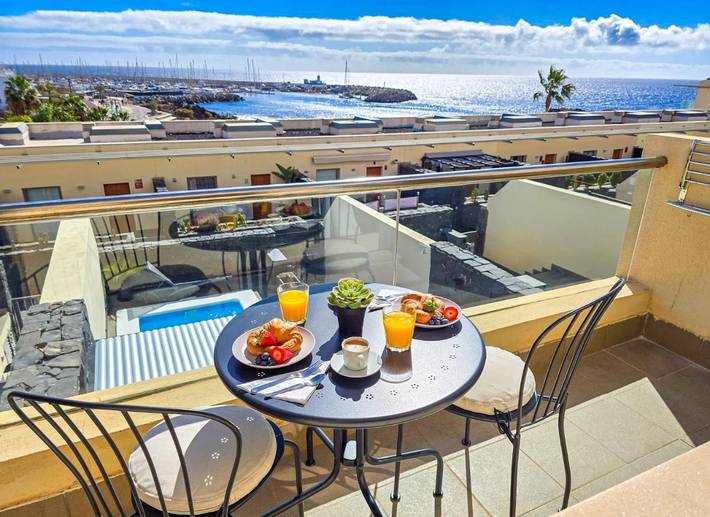 Chalet para 8 personas, con terraza además de piscina y vistas en Amarilla Golf