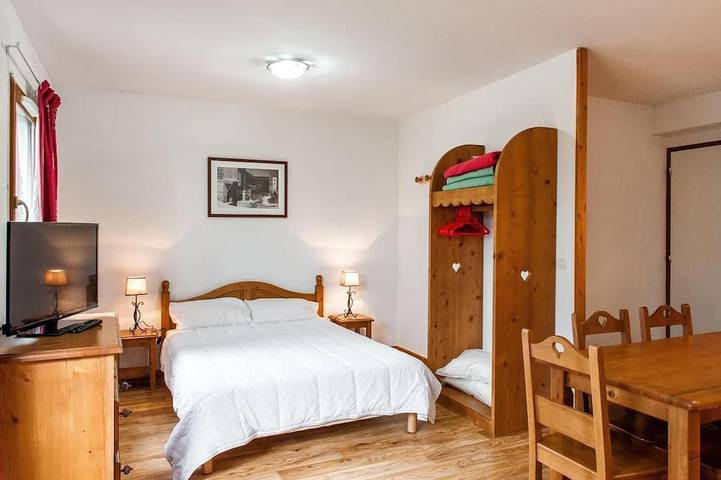 Appartement de vacances pour 4 personnes, avec terrasse ainsi que piscine et sauna, animaux acceptés