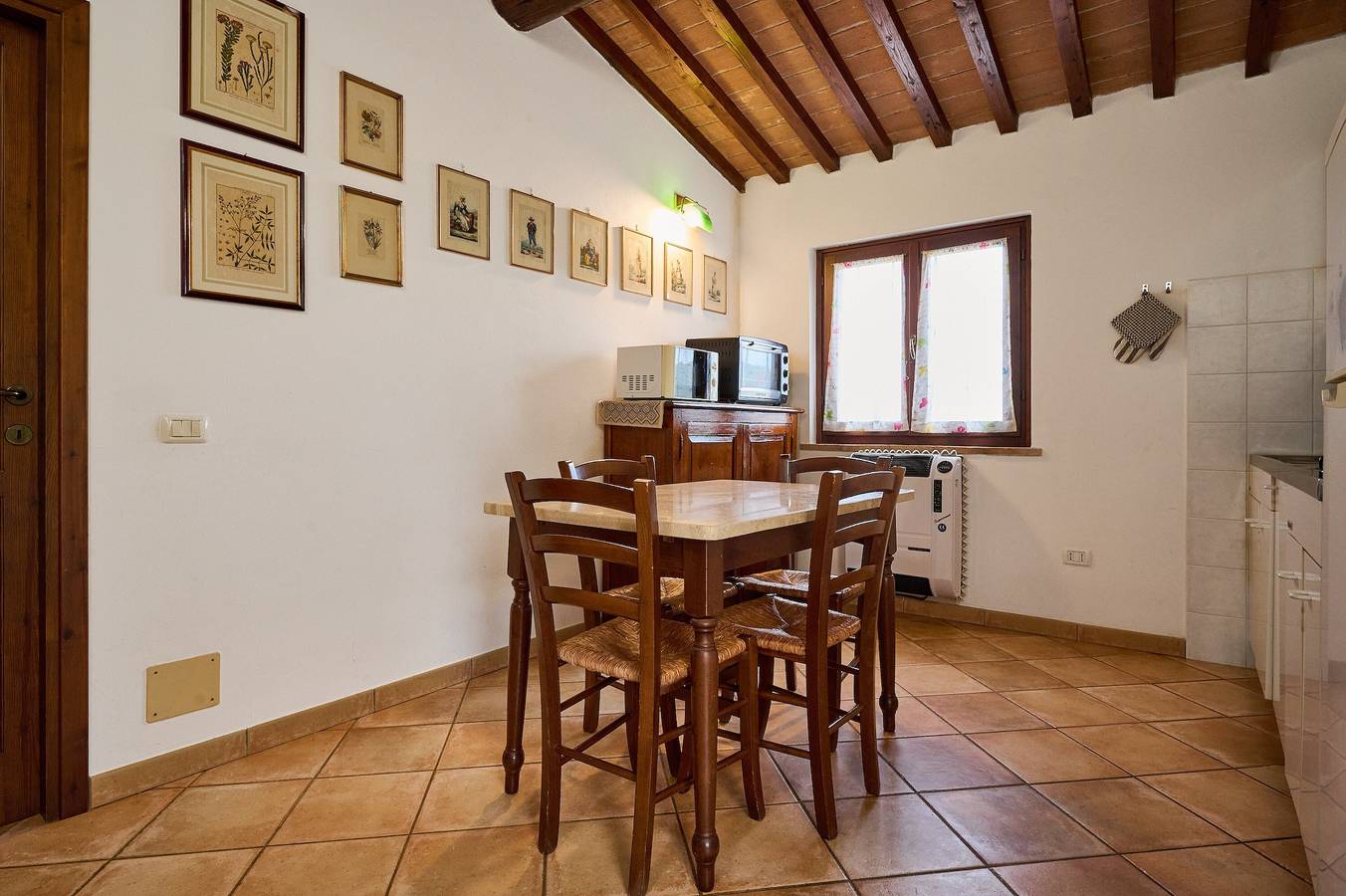 Appartamento intero, Appartamento 'Il Mandorlo' con terrazza privata, Wi-Fi e aria condizionata in Suvereto, Costa degli Etruschi