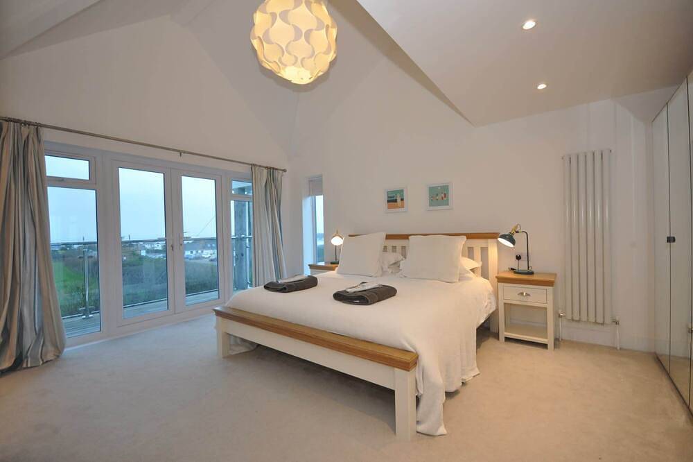 Seascape Croyde with private Hot Tub, Croyde Beach in Croyde, Devon