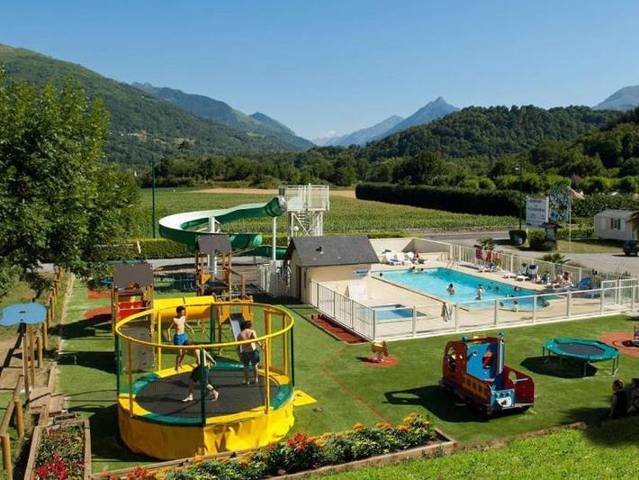 Camping pour 4 personnes, avec bassin pour enfant dans les Hautes-Pyrénées
