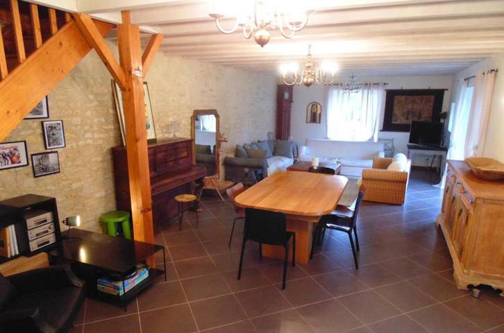 Location de vacances pour 8 personnes, avec Terrasse et Jardin à Charrais