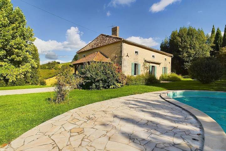 Location de vacances pour 8 personnes, avec terrasse et jardin à Beaugas