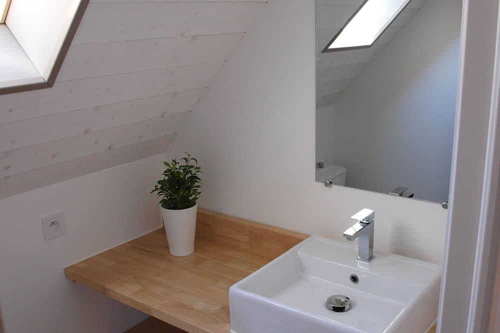 La mer pour jardin, Maison pour six personnes les pieds dans l'eau in Côte de Cornouaille