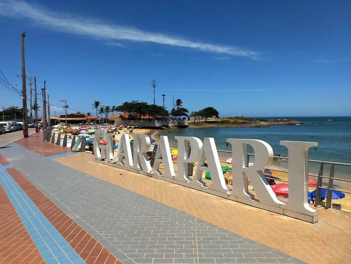 Casas e apartamentos de temporada para 6 pessoas, com sauna e balcão e ainda piscina em Guarapari