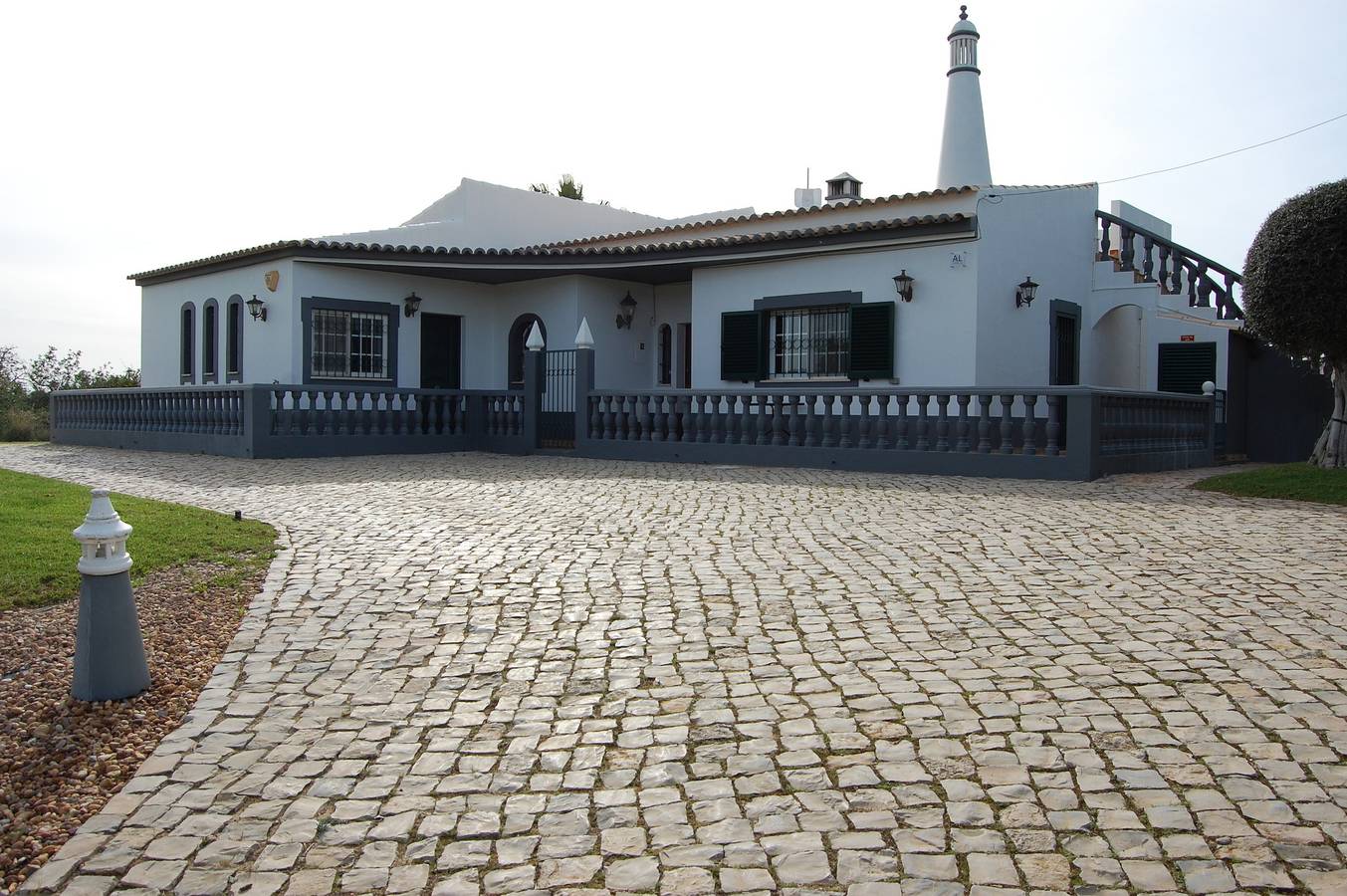 Charmante Villa mit 3 Schlafzimmer und Blick zum Meer in Santa Bárbara de Nexe, Faro