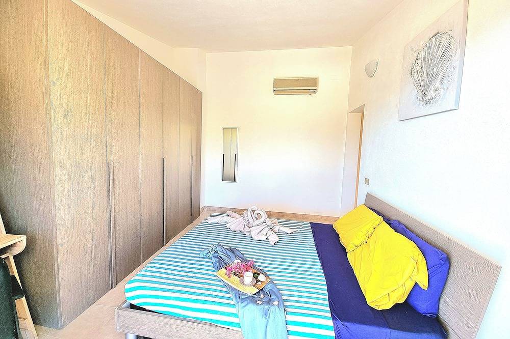 5 min walk to the beach!Stylish home with views. in Solanas, Comune di Sinnai