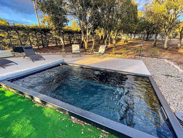 Gîte pour 4 personnes, avec Terrasse ainsi que Jardin et Piscine à Fox-Amphoux