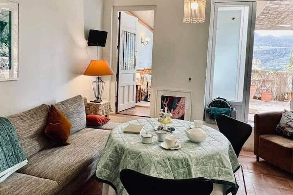 Apartamento entero, El Pino Retreat Apartment in Albuñuelas, Provincia de Granada