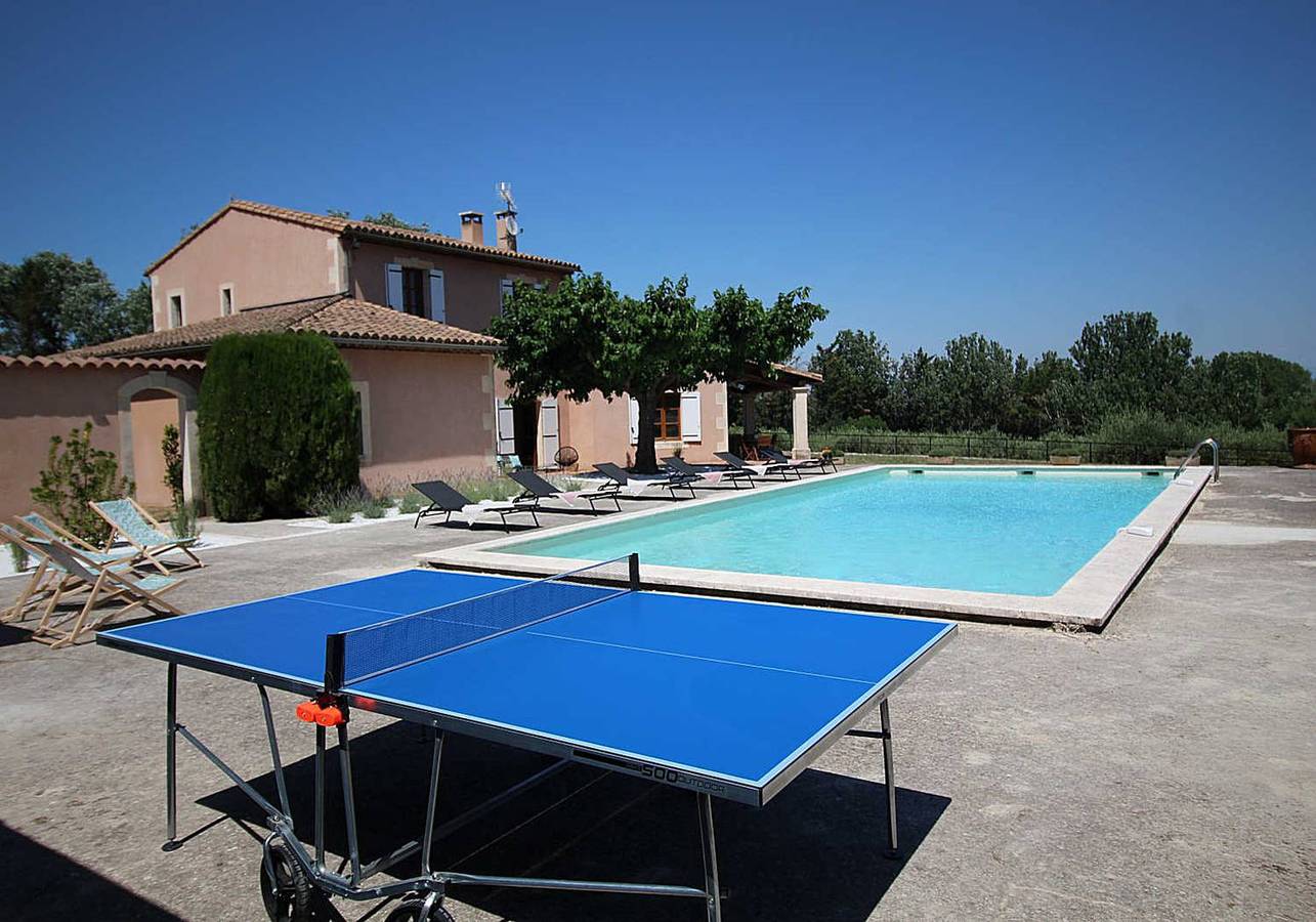 Exceptional landhouse in Noves, Alpilles, none opposite, large pool, pets allowed (2). in Noves, Arles region