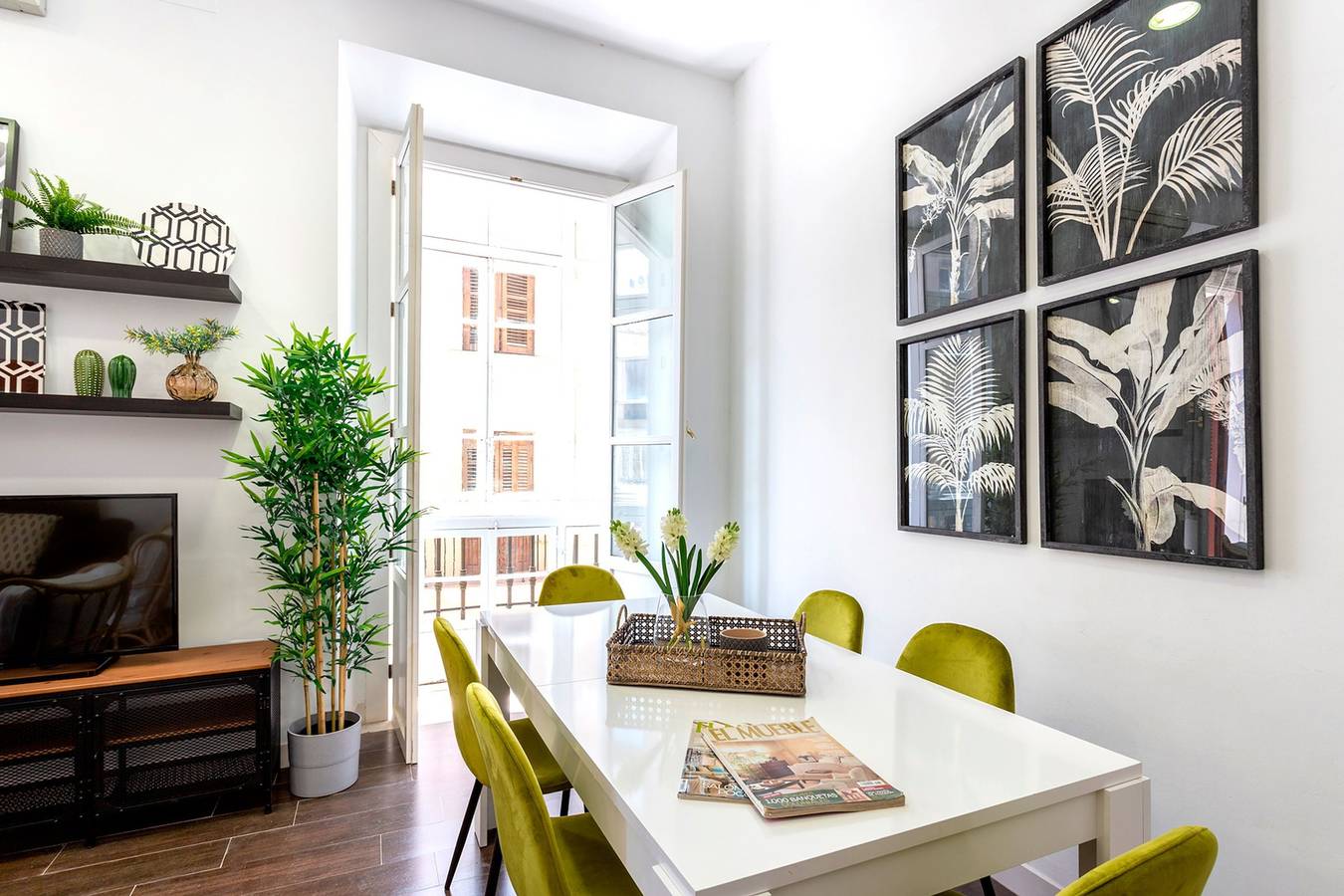 Entire apartment, 3 Bd apartment with balconies next to Larios Street. Larios in Malaga Centro Historico, Malaga