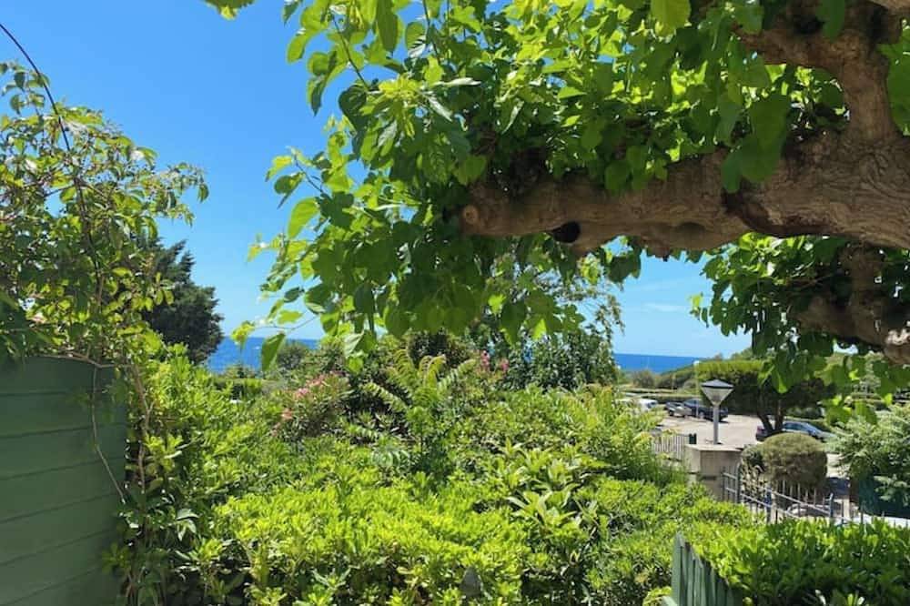 Entire apartment, Jolie Studio de Vacances vue mer in Sausset-les-Pins, Mediterranean Coast (France)