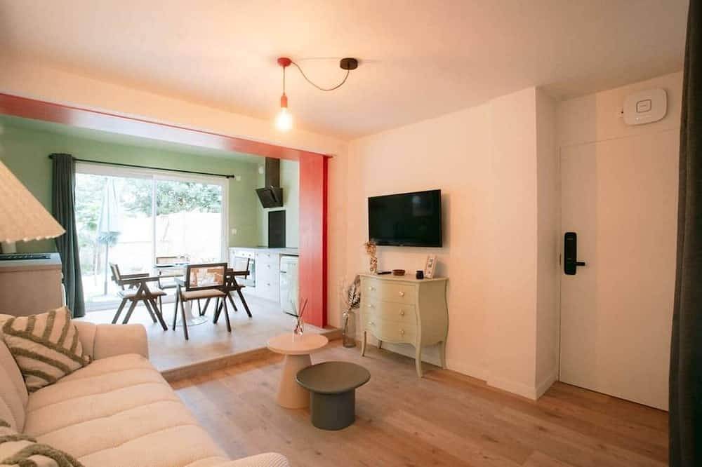 Entire apartment, Georges’ Garden – 151 in Périgueux, Périgord Blanc