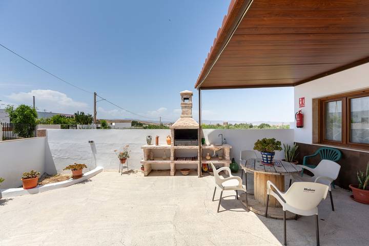 Casa Marta: Rural 2-Bedroom Home with Mountain Views, Wi-Fi & Air Conditioning in Fernán Pérez, Níjar