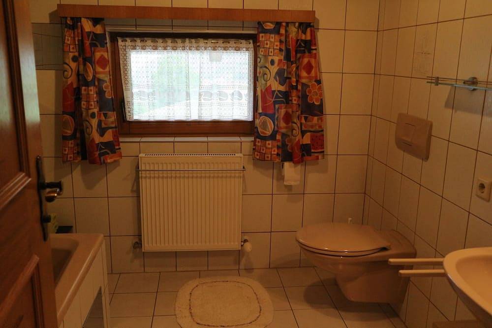 Ganze Wohnung, Fewo Enzian mit herrlichen Blick auf die Zillertaler Bergwelt ,Pool , 2-5 Pers. in Stummerberg, Ski-Optimal Hochzillertal