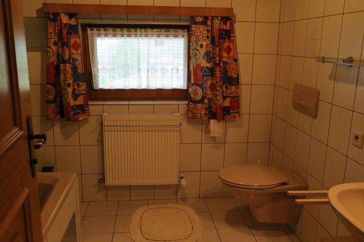 Ganze Wohnung, FeWo Enzian mit herrlichen Blick auf die Zillertaler Bergwelt ,Pool , 2-5 Pers. in Stummerberg, Ski-Optimal Hochzillertal