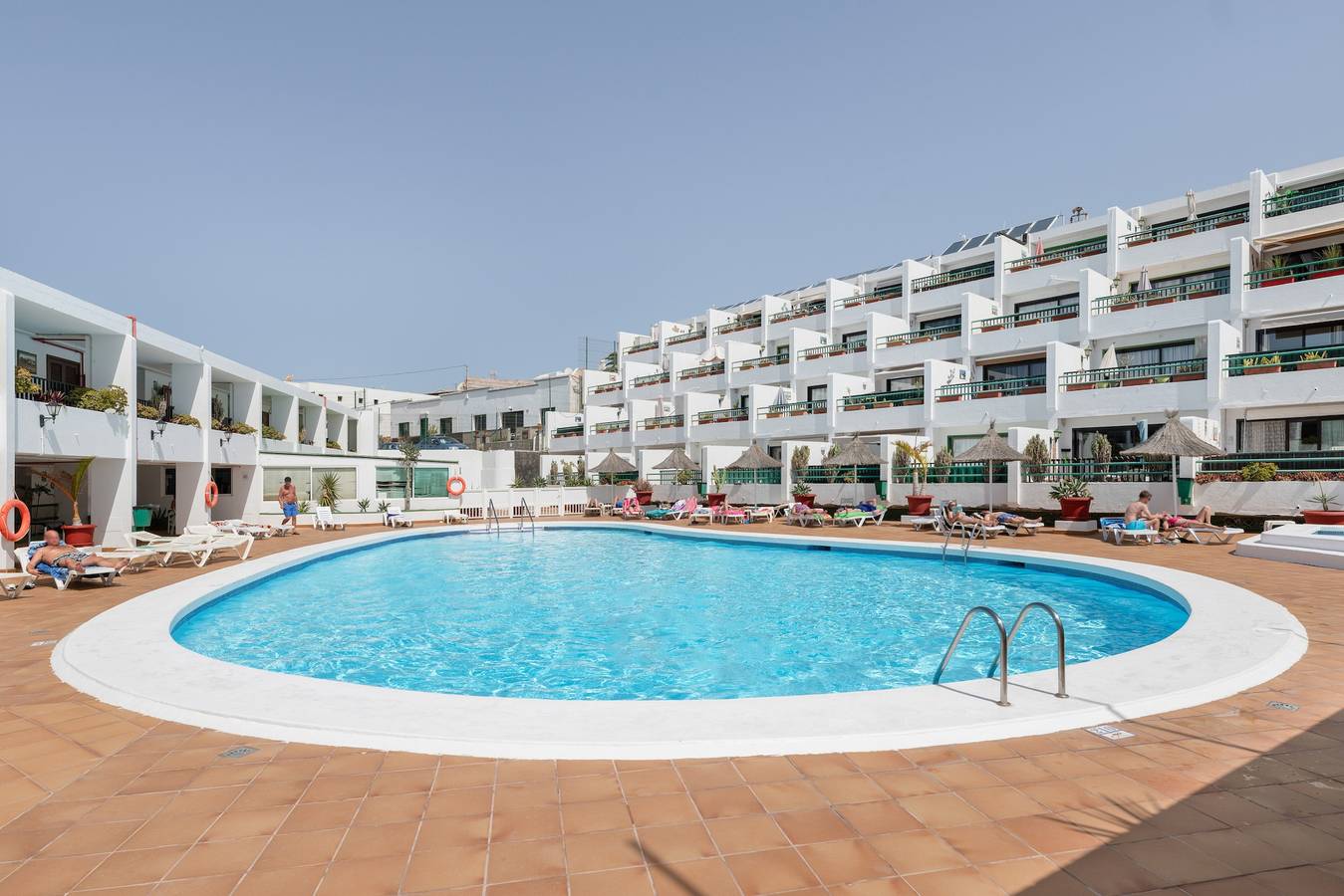 Charming Apartment "La Florida" with Pool, Balcony, Ocean View & Wi-Fi in Puerto del Carmen, Tías
