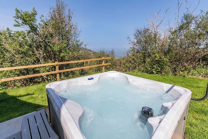 Camping for 4 people, with hot tub in Exmoor