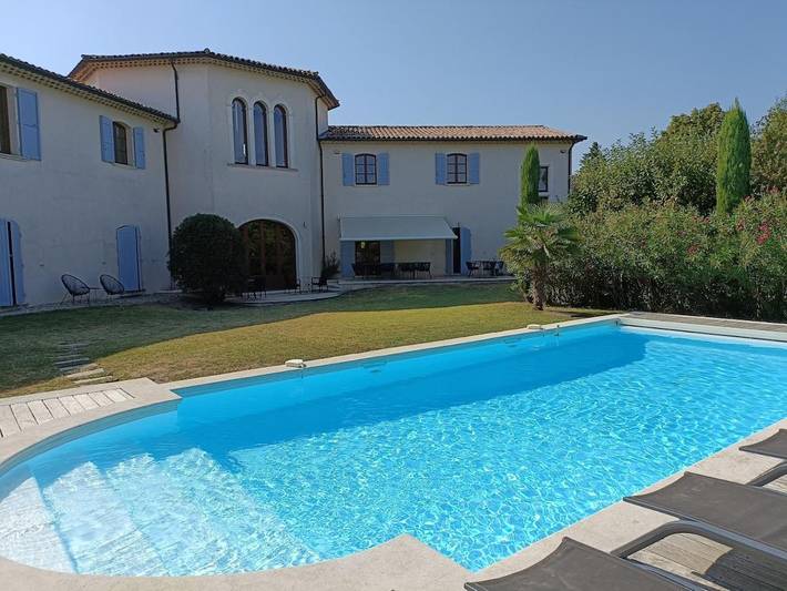 Location de vacances pour 12 personnes, avec Terrasse et Jardin ainsi que Piscine et Sauna à Saint-Marcel-lès-Sauzet