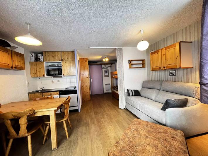 Entire studio, Hvc233 : Apartment 4 people Val Cenis Lanslevillard in Lanslevillard, Saint-Jean-de-Maurienne region