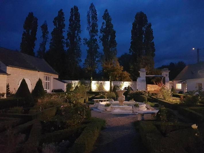 Location de vacances pour 7 personnes, avec jardin ainsi que piscine et vue, animaux acceptés à Huismes - 2