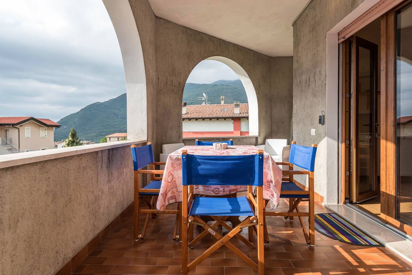 Appartamento intero, Appartamento Ciliegio Casa Demonti con vista sulle montagne, piscina, giardino e Wi-Fi in Tignale, Prealpi Gardesane