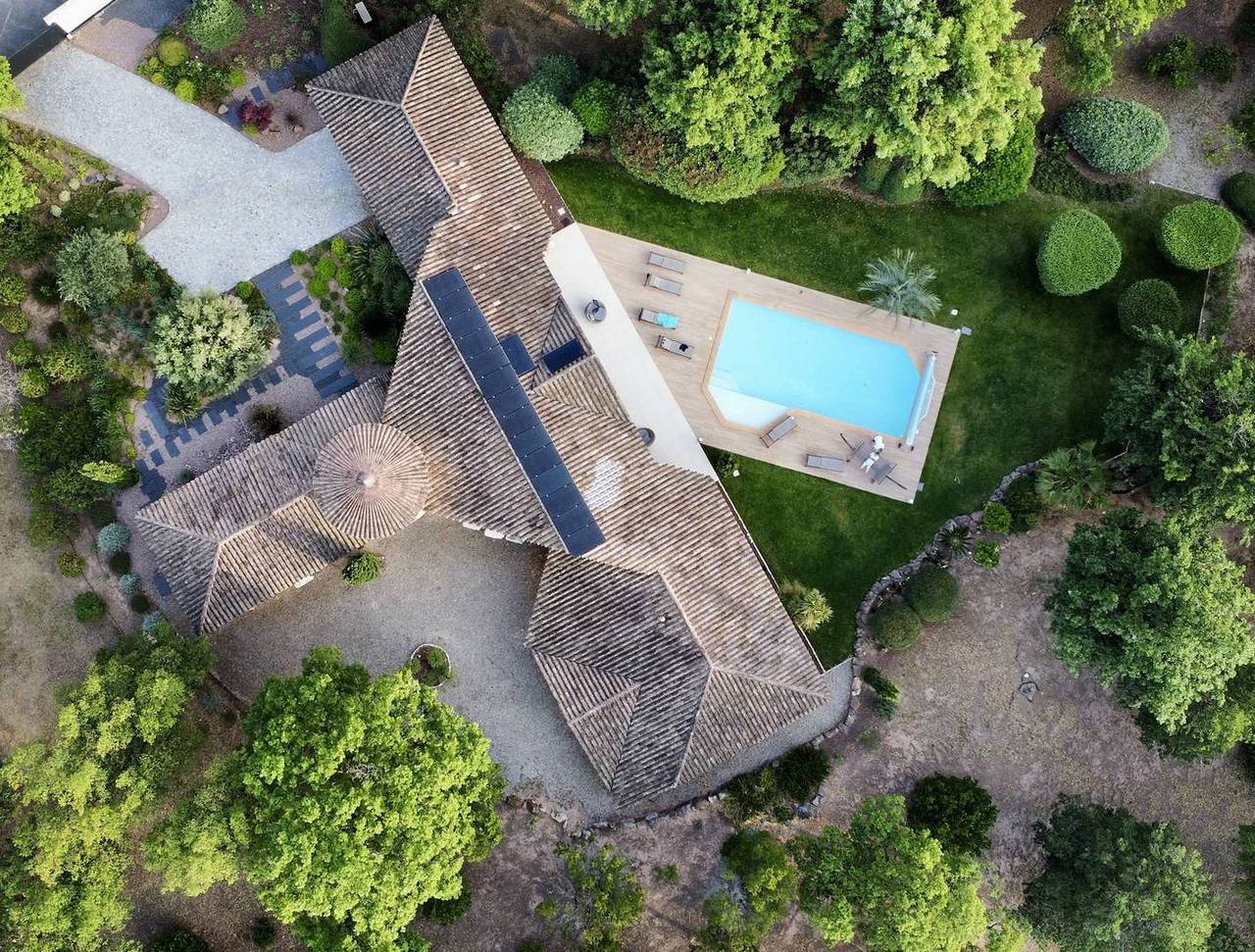 Entire holiday apartment, Luxurious Villa in Secure Residential Park in Frejus, Massif de l'Esterel