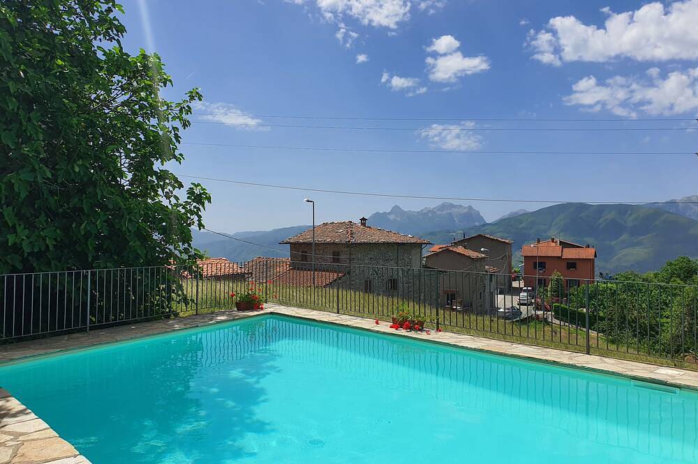 Historic 16th-century Tuscan villa with private pool and panoramic mountain view in Villa Collemandina, Garfagnana
