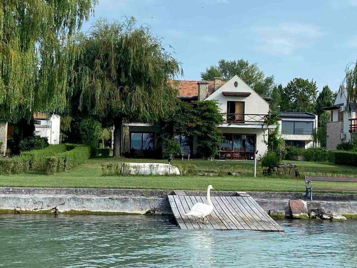 Ferienhaus für 10 Personen, mit Seeblick und Garten sowie Ausblick in Balatonakali