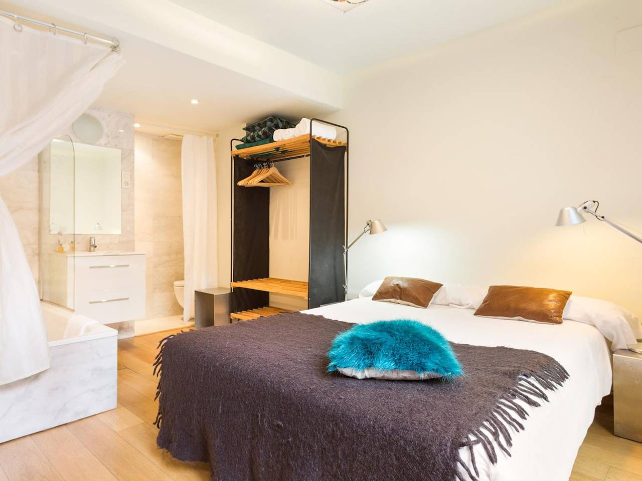 Apartamento vacacional entero, Piso con Terraza Privada en el Borne Barcelona in Centro Barcelona, Barcelona