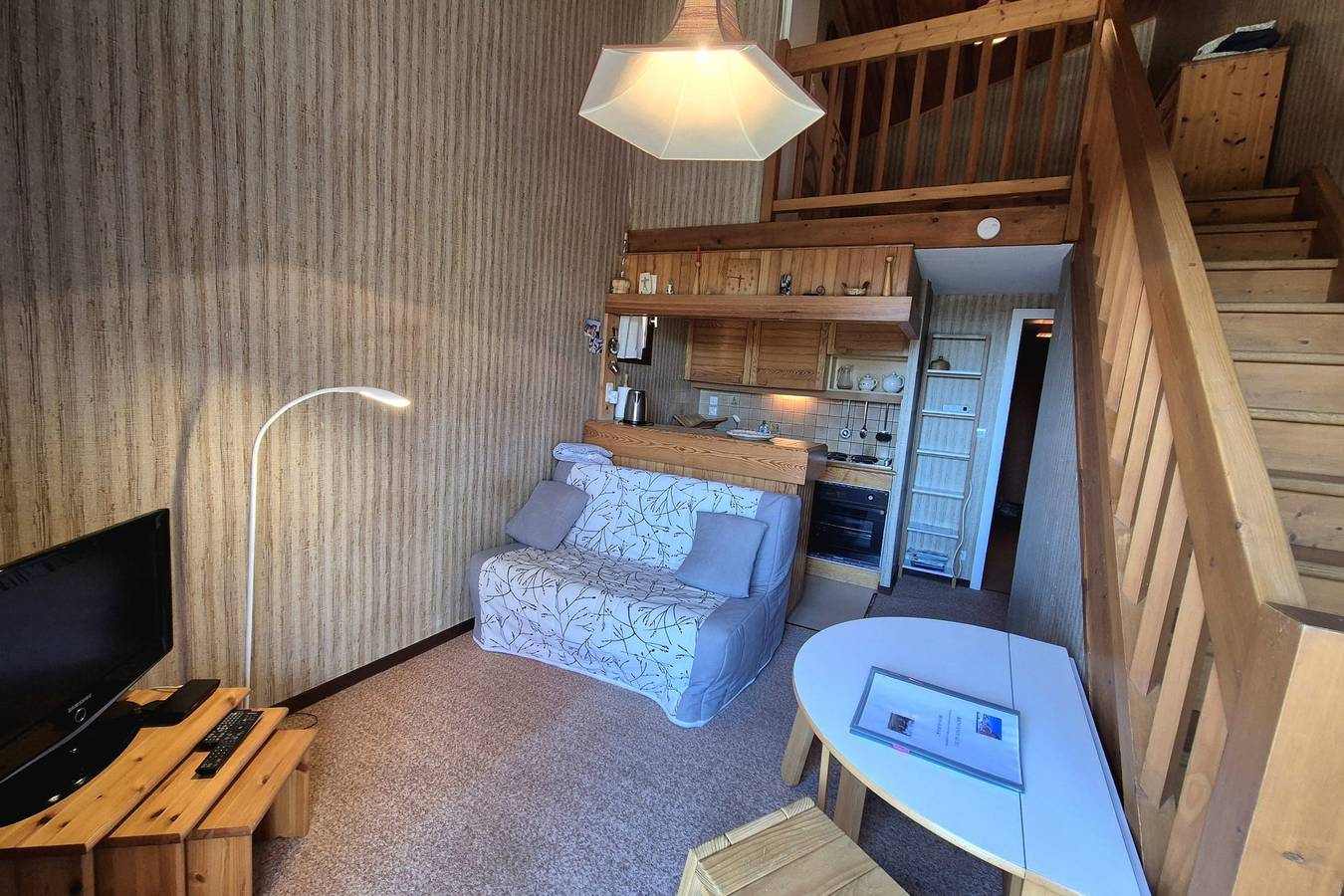 Appartement entier, Charmant Duplex au Pied des Pistes – Balcon Plein Sud & Mezzanine in Le Revard, Les Déserts