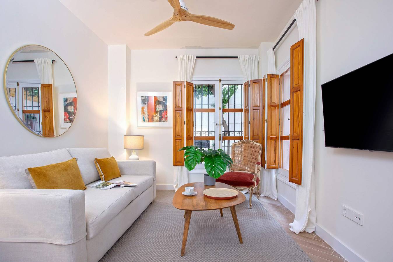 Entire apartment, Bright apartment in Seville. Plaza Santa Cruz in Casco Antiguo, Sevilla