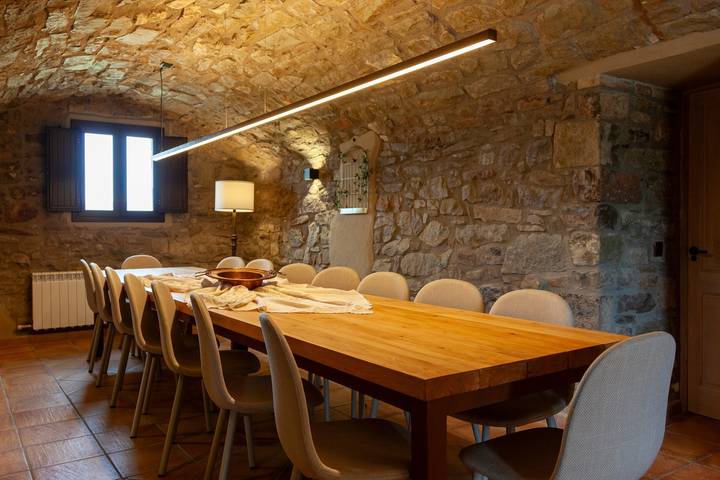 Casa rural con piscina para 16 personas, con jardín en Bages - 4