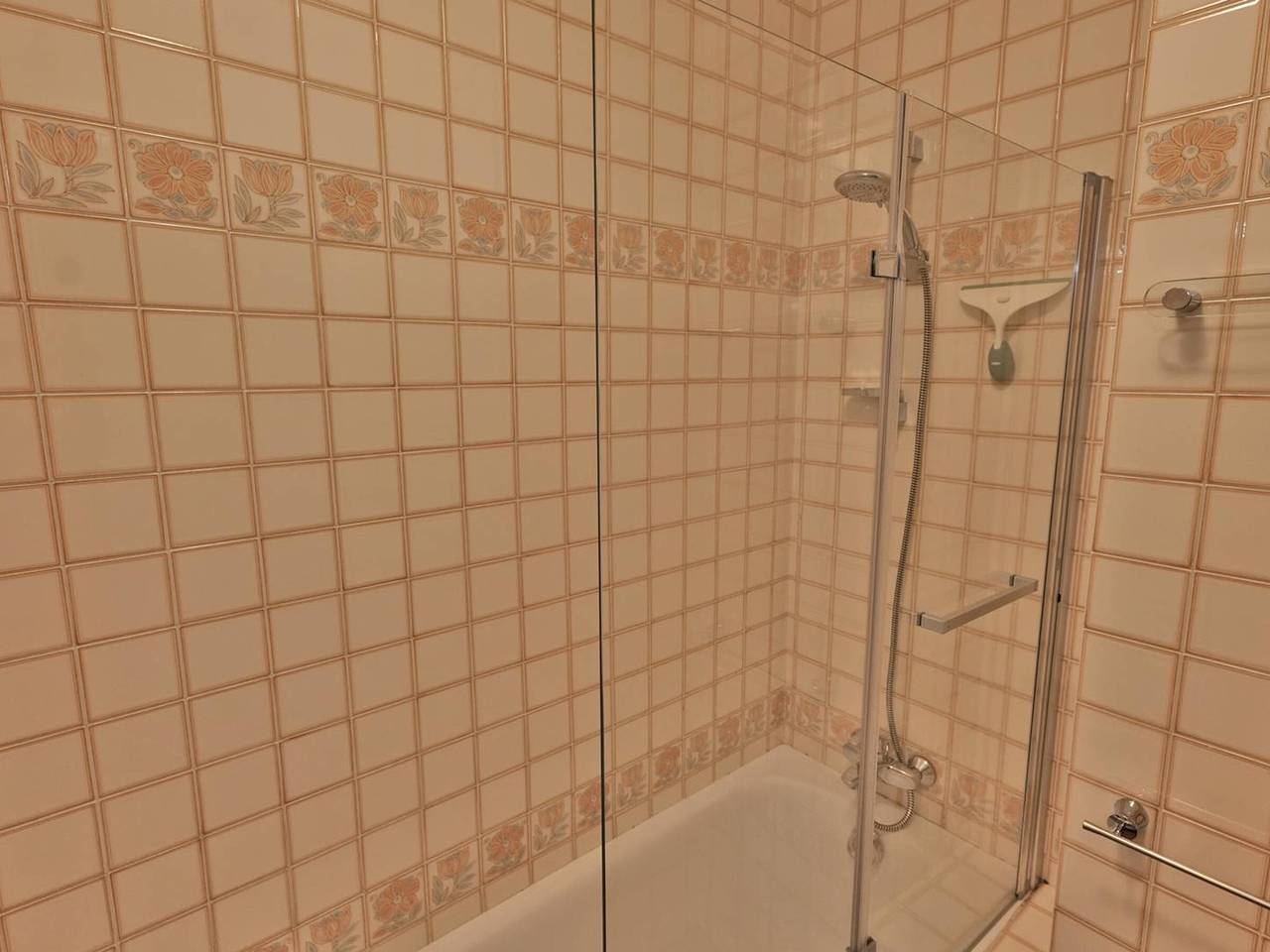 Entire apartment, Renovated T2 in Le Grand-Bornand with balcony, parking and terrace, 4 people, near village in Le Grand-Bornand, Annecy region