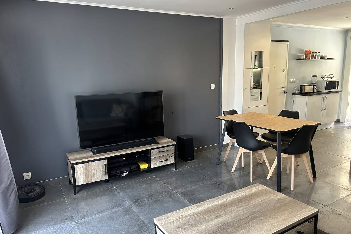 Appartement entier, Appartement lumineux avec balcon et parking in Le Cannet, Côte méditerranéenne (France)