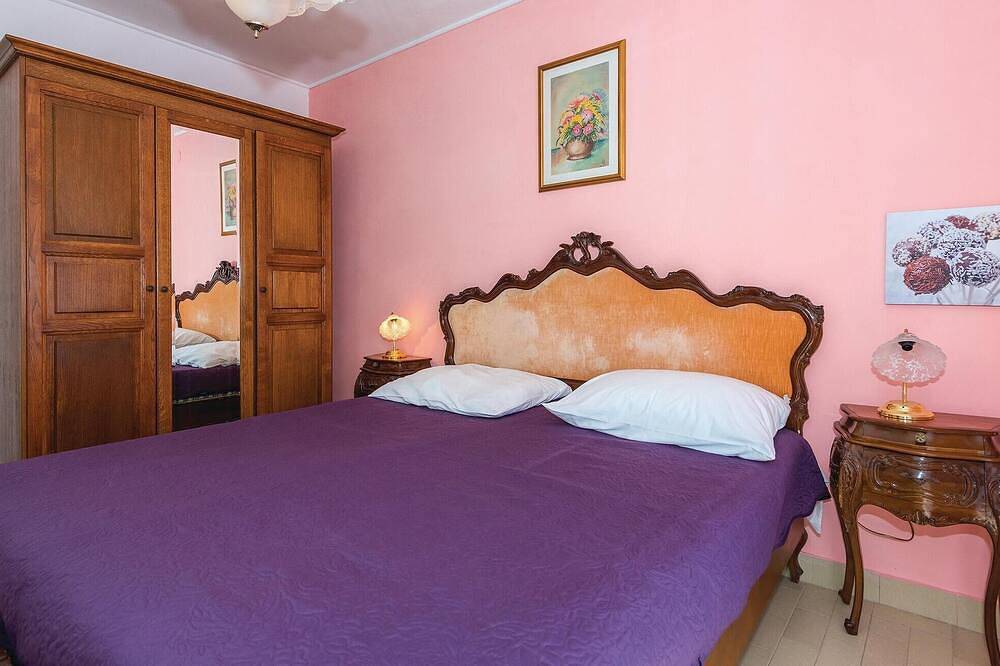 Entire apartment, 2 bedroom gorgeous apartment in Rogoznica in Rogoznica, Šibenik-Knin