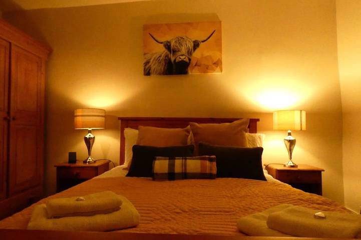 Quirky cottage with 3 bedrooms & a hot tub in Bradford, Westliches Yorkshire